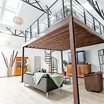 Le Faubourg Saint Martin Loft And 1 Lägenhet *