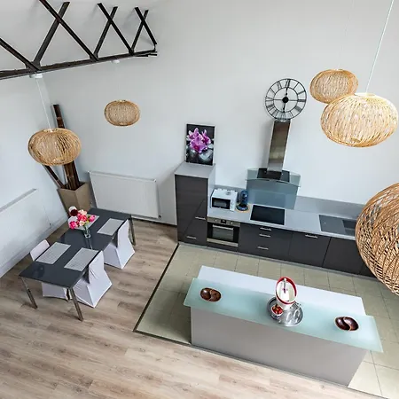 Le Faubourg Saint Martin Loft And 1 Apartmán *
